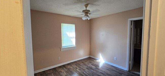 Building Photo - 803 Ruby St