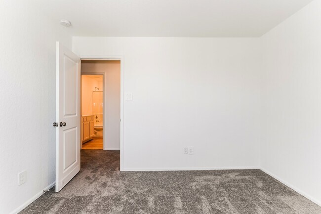 Building Photo - 23926 Lakota Cyn Dr