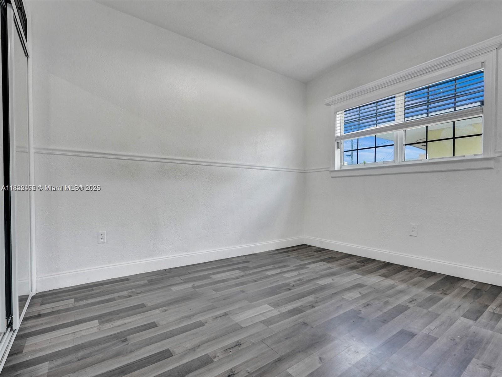 Building Photo - 1161 NE 202nd St