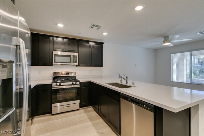 Building Photo - 6254 Foxes Dl St