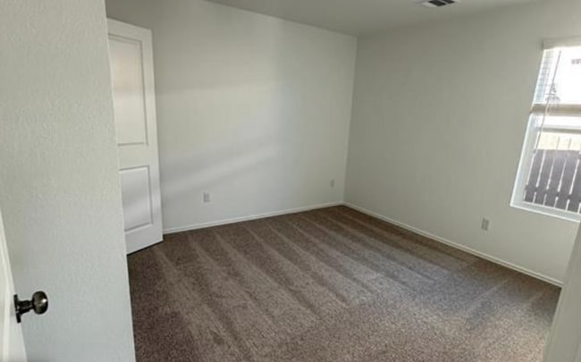 Building Photo - Room in House on Boggy Crk Rnch Rd