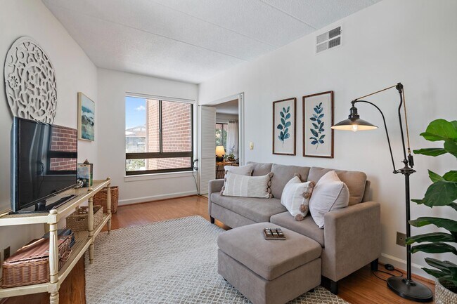 Building Photo - 100 Severn Ave