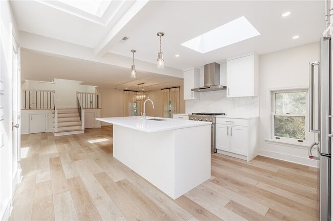 Building Photo - 1397 East Ave