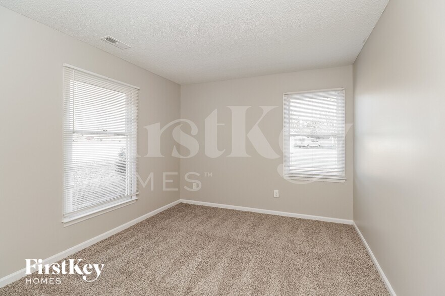 Building Photo - 5800 Old Meadow Rd