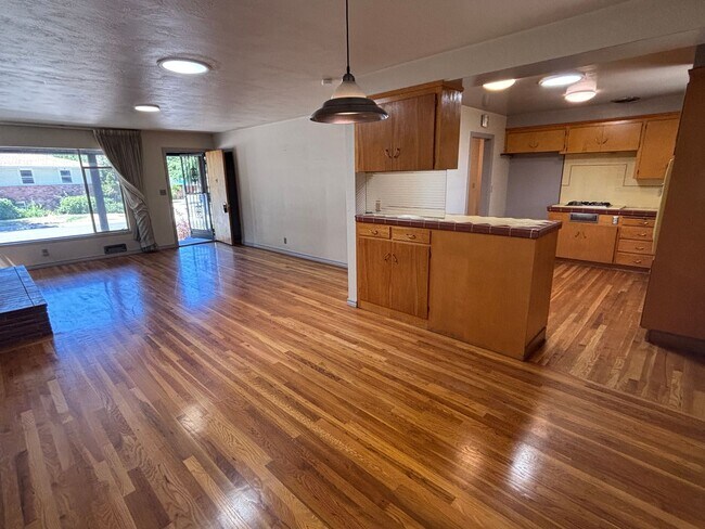 Building Photo - Charming Single Family Home in Old Southwe...