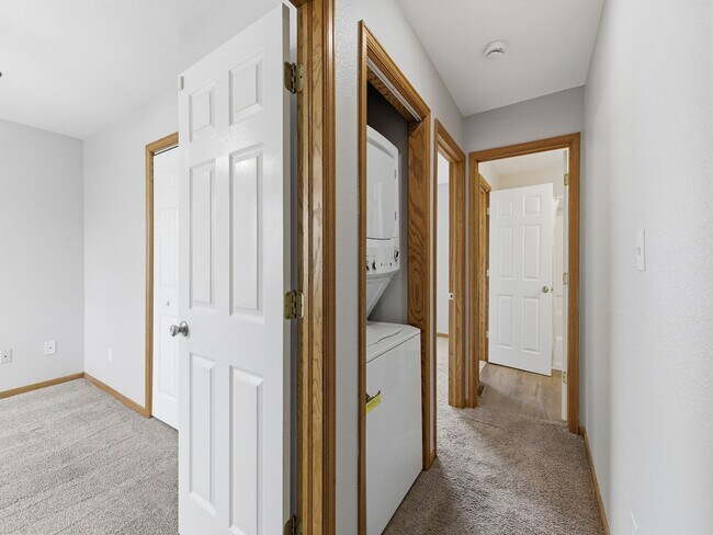 Building Photo - Spacious Townhome with Functional Layout