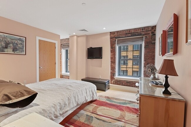 Building Photo - 99-105 Broad Street Unit 7B