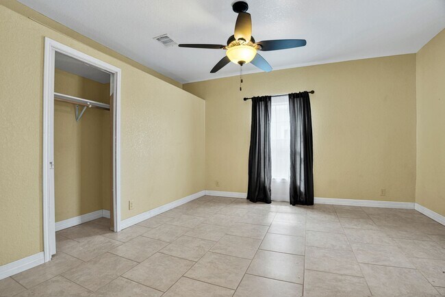 Building Photo - Charming 4-Bedroom Home near Downtown SA!