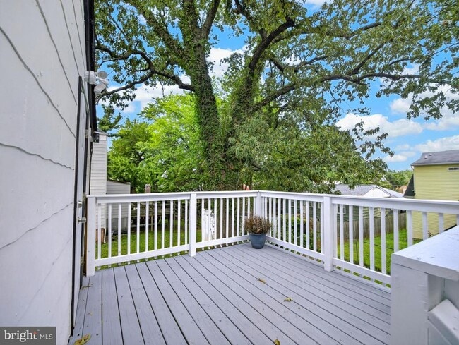 Building Photo - 6008 Addison Rd