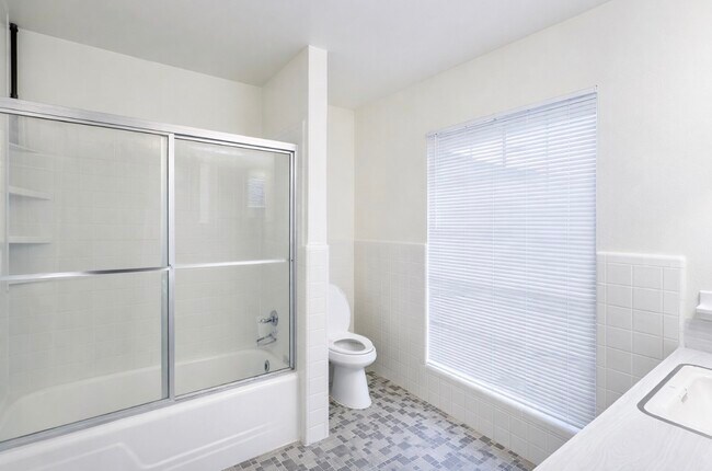 Building Photo - 205 E Crestmont Dr