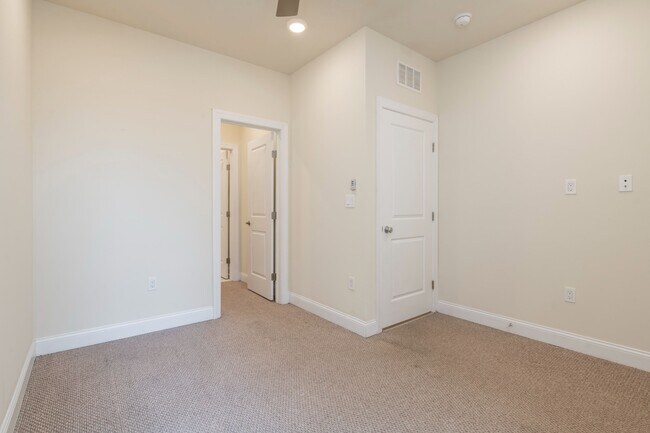 Building Photo - 1825 N Bouvier St