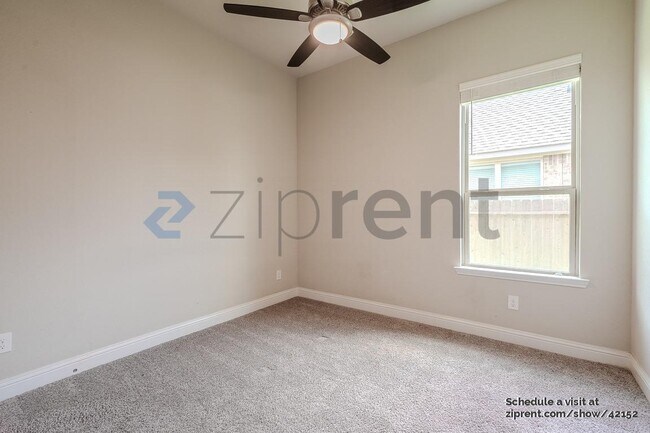 Building Photo - 18818 Lake Ridge Dr