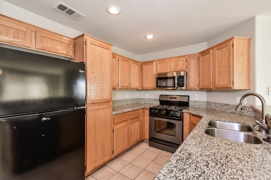 Building Photo - 3940 Camryn Holly St