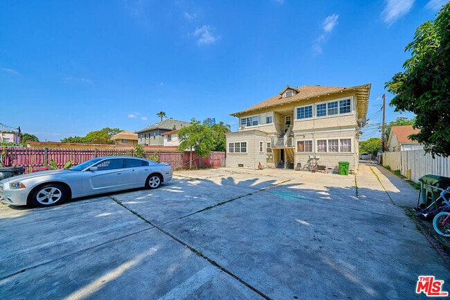 Building Photo - 1347 Valencia St