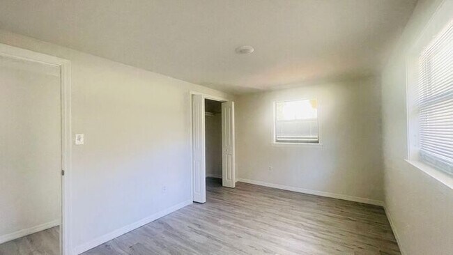 Building Photo - 703 Gotts Rd
