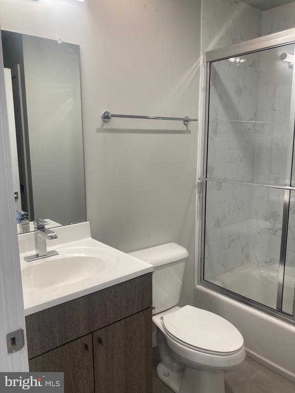 Building Photo - 2553 N Front St