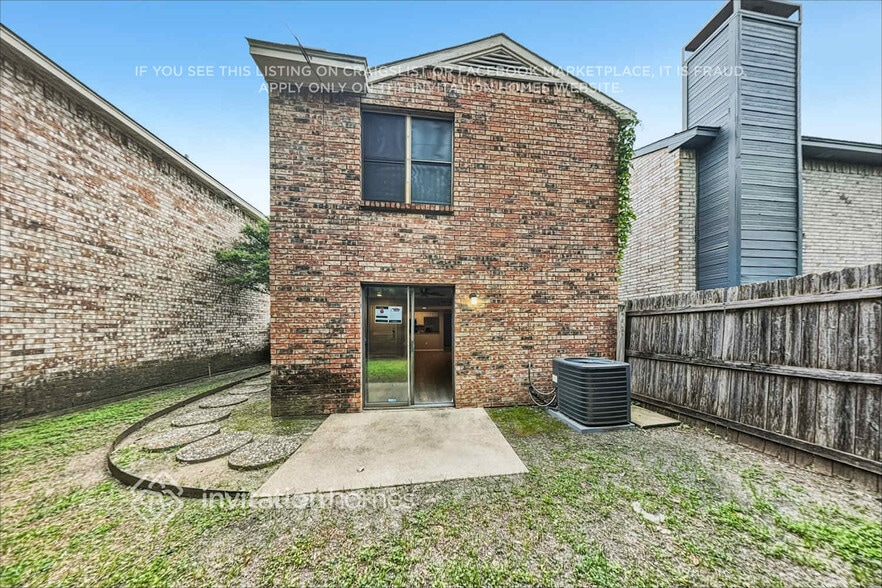 Building Photo - 427 Dawn Dr