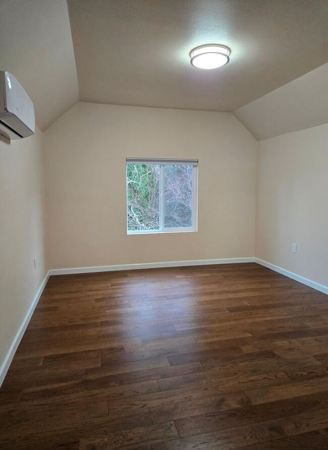 Building Photo - Aberdeen - 3 bedroom, 2 bath remodeled hom...