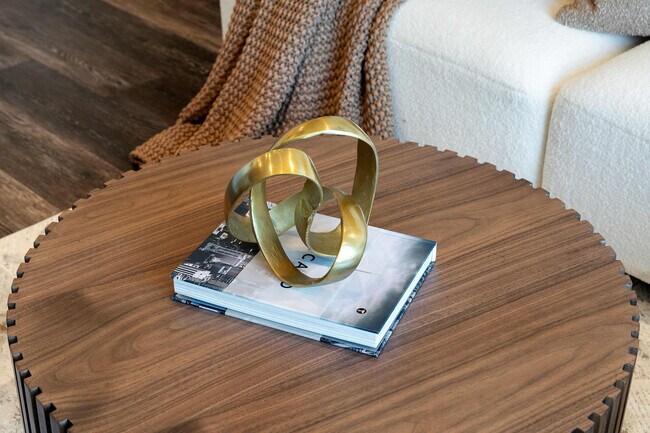 Building Photo - 1122 W Chicago Ave