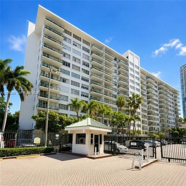 Building Photo - 1408 Brickell Bay Dr