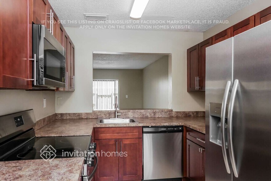 Building Photo - 9489 Palm Cir N