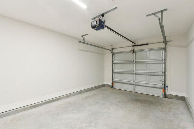 Building Photo - Live the Island Life – Move-In Ready 3 Bed...