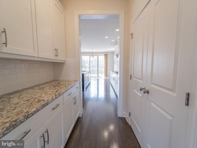 Building Photo - 22595 Windsor Locks Square