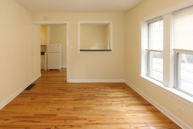 Building Photo - 714 W Barry Ave