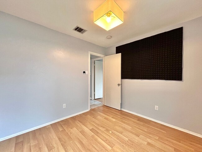 Building Photo - 11908 Snow Finch Rd