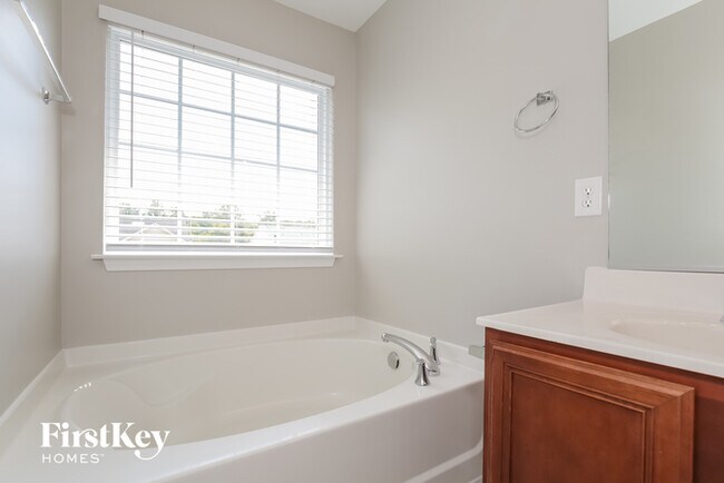 Building Photo - 851 Peachtree Meadows Cir