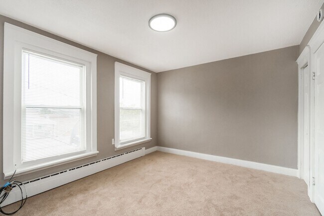 Building Photo - Updated 3BR Home – Walk to Lehigh & Downto...