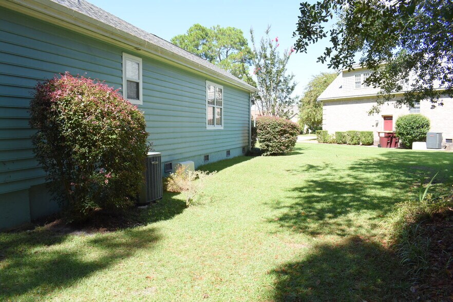 Building Photo - 7002 Hallstead Ct