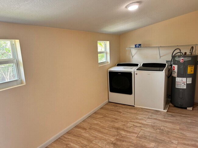 Building Photo - 1635 Pandorea Ln