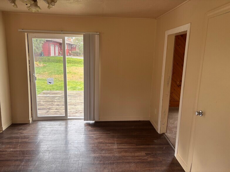 Building Photo - 3055 N 6th St