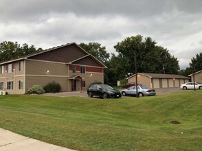 Building Photo - 355 Horseshoe Dr