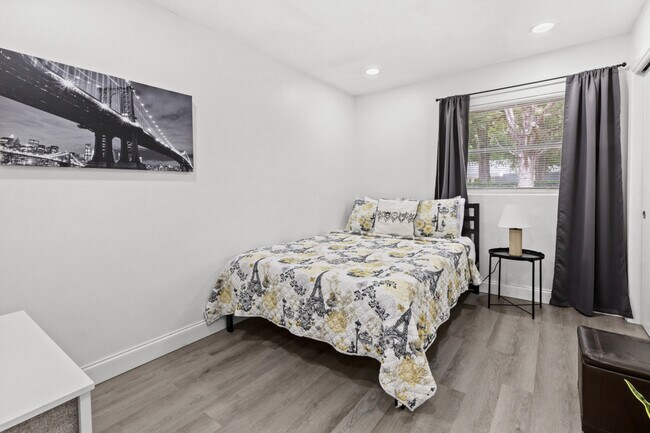 Building Photo - 3204 NW 10th St