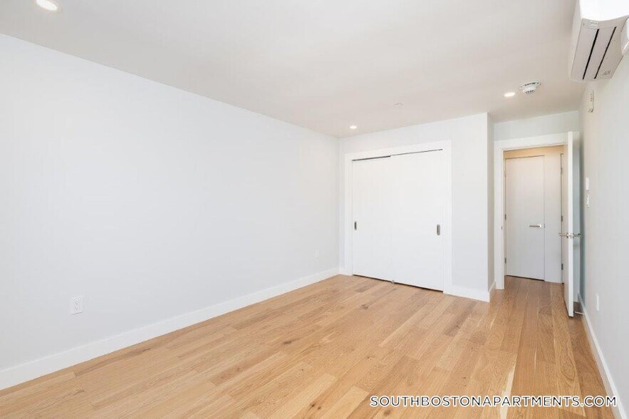 Building Photo - 1410 Columbia Rd