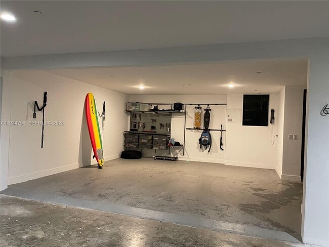 Building Photo - 909 NE 16th Terrace