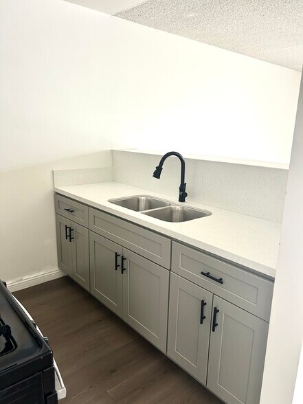 Building Photo - 794 N Shattuck Pl