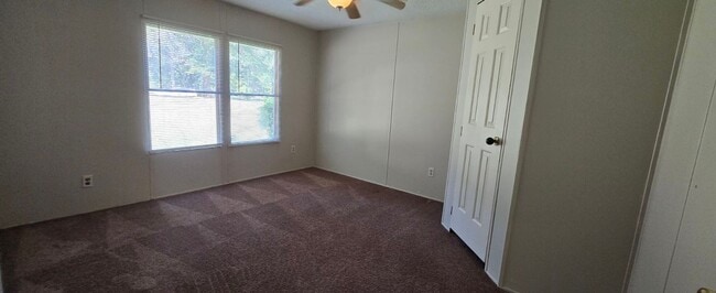 Building Photo - 400 Reneau St