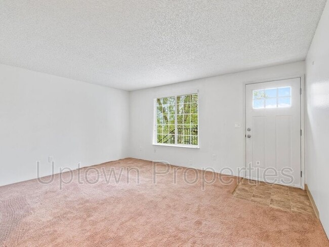 Building Photo - 6830 N Richmond Ave