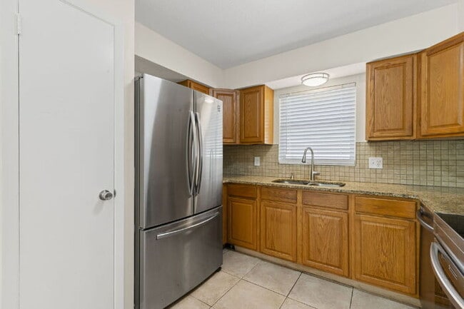 Building Photo - "Charming 3-Bed, 2-Bath Gem in St. Petersb...