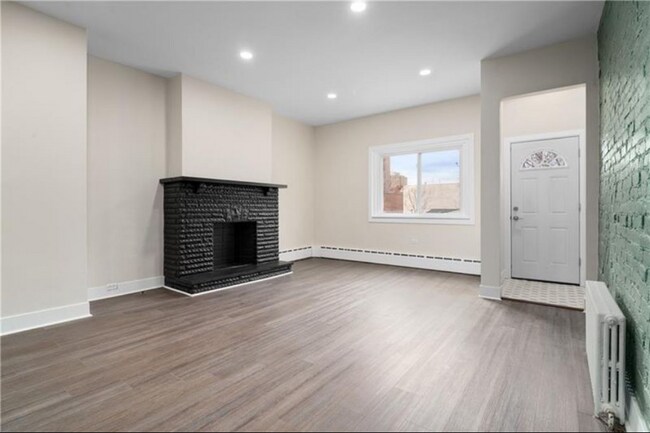 Building Photo - 117 Van Braam St