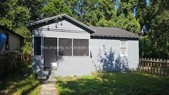 Building Photo - 4066 Walnut St