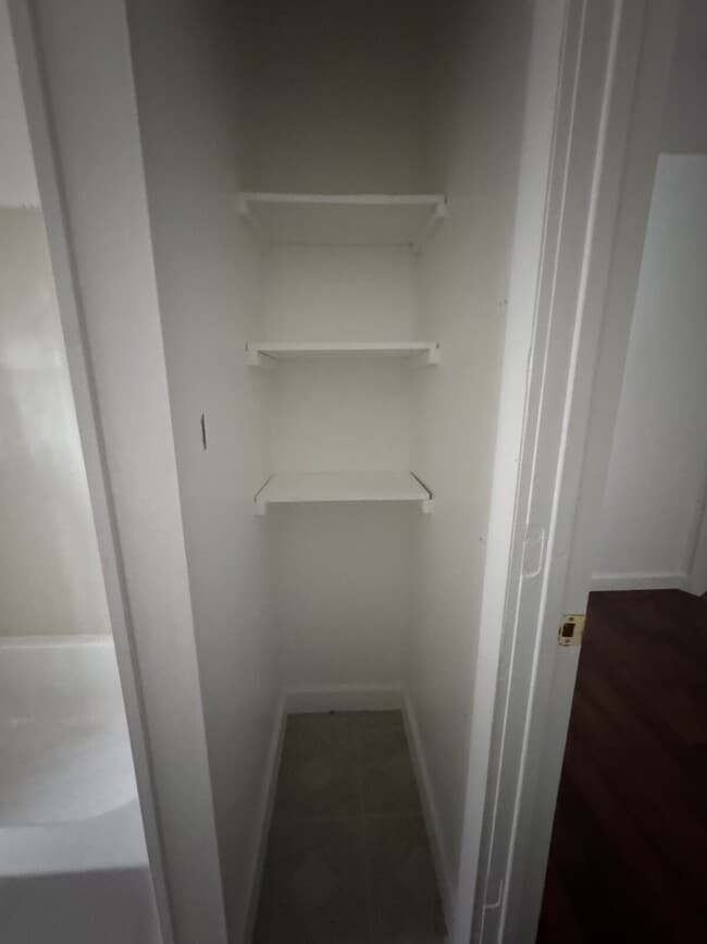 Building Photo - Spacious 2-Bedroom Apartment in Chicago Heights with Parking & Private Entrances