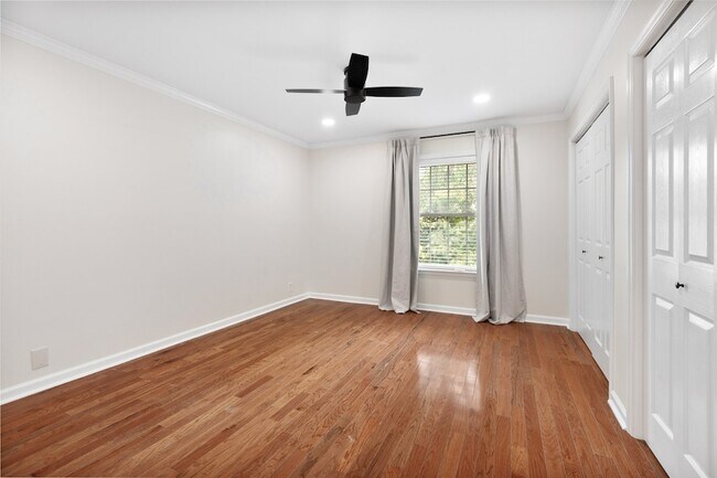 Building Photo - 2116 Hobbs Rd