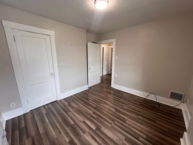 Building Photo - Ellwood City - 4 Bedroom 1 Bathroom