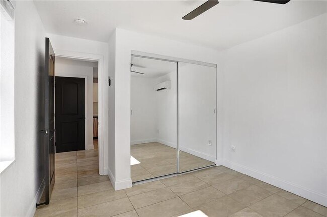 Building Photo - 3661 NE 11th Ave