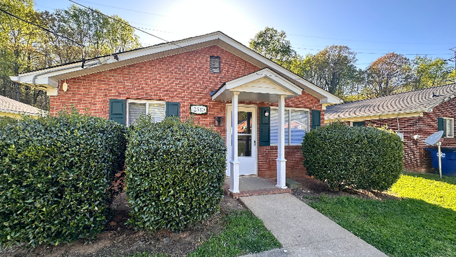 Building Photo - 2560 Ladeara Crest Ln