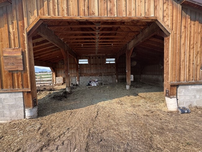 Building Photo - 3171 Horse Thief Dr